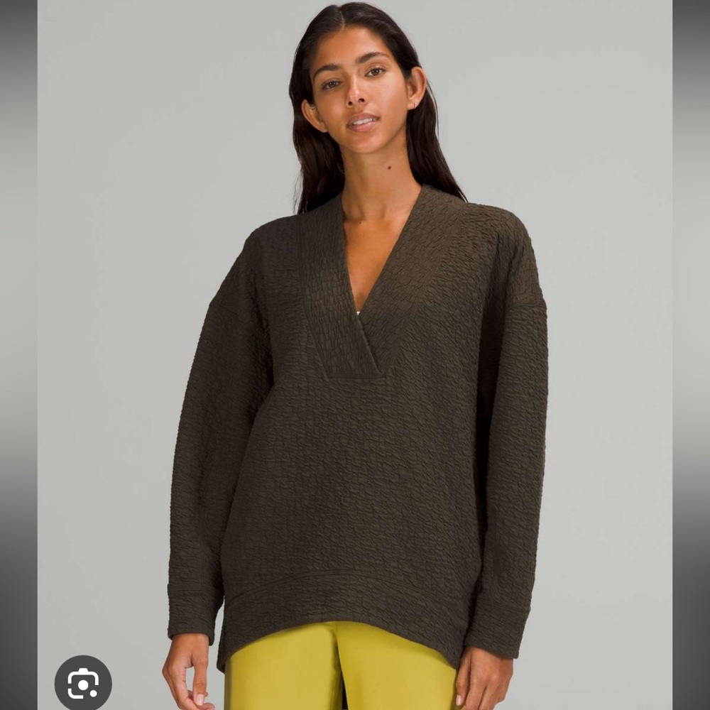 Lululemon rippled v-neck pullover